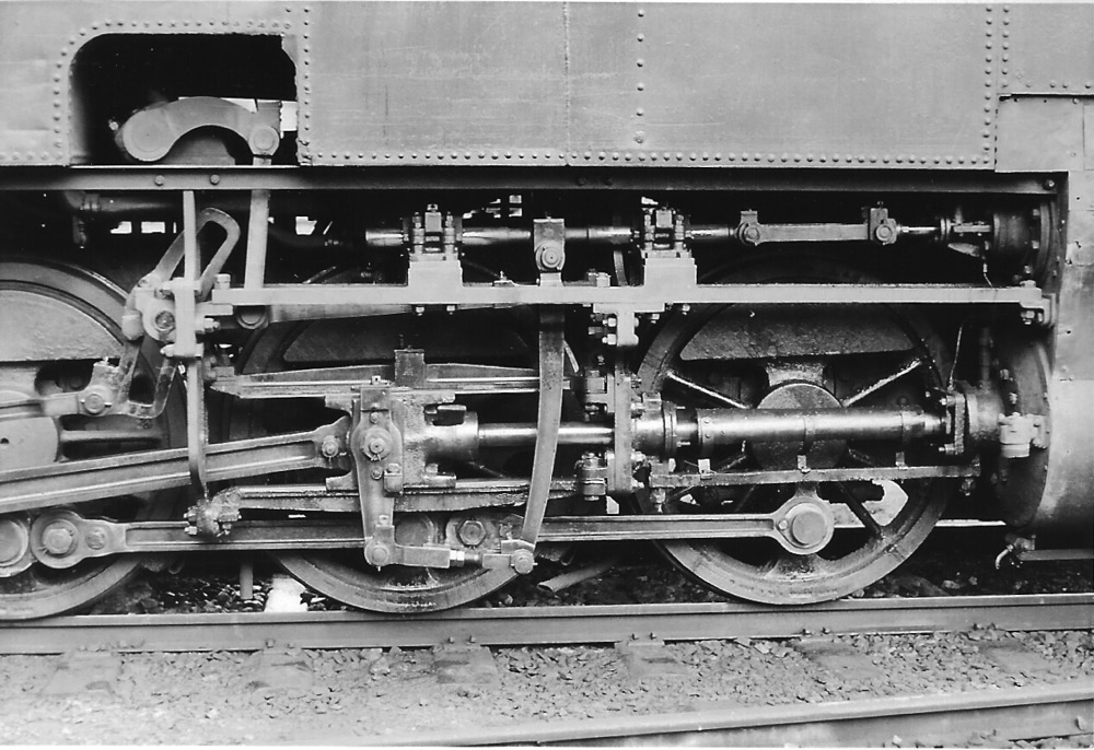 ÖBB Class 93 showing slide bar arrangement.
