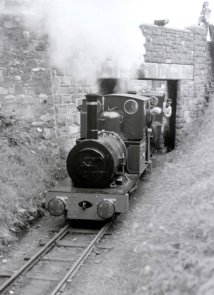 Dolgoch leaves Wharf on its return to Towyn