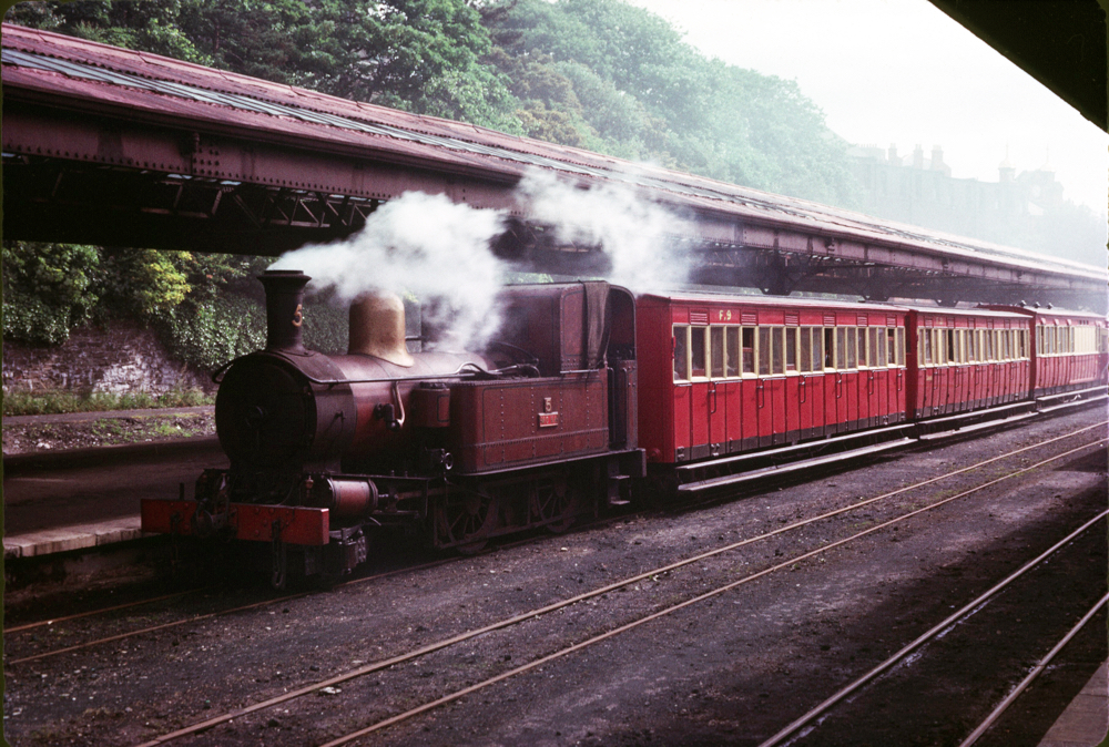 IOM Rly Mona No5 on Peel train.