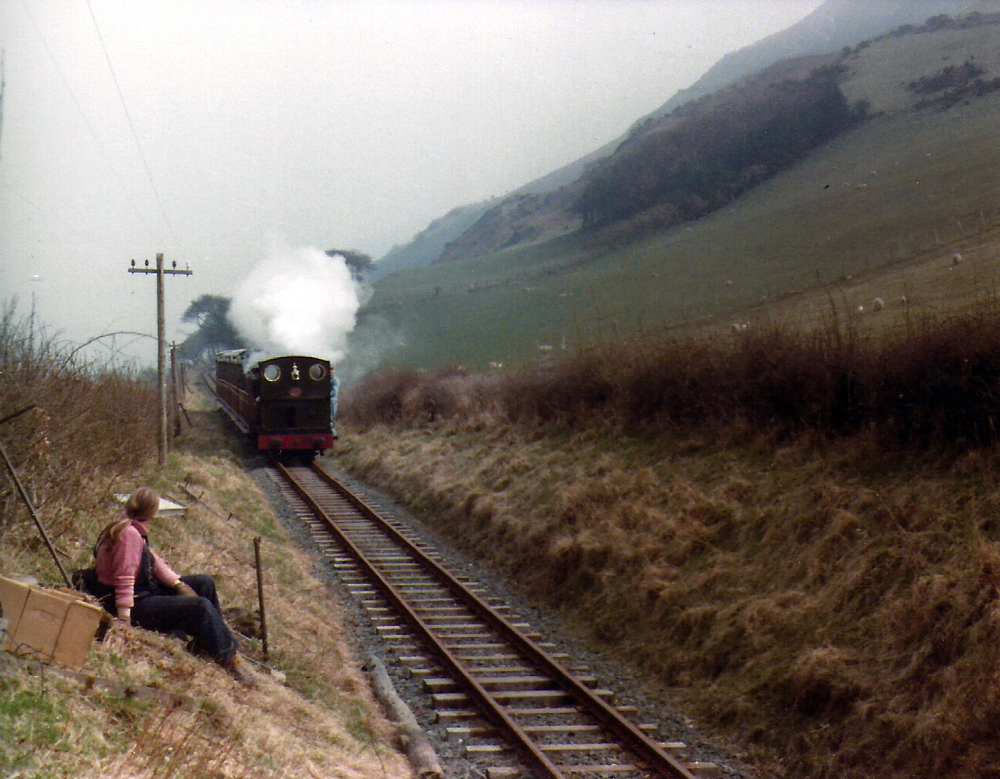 Watching No4 approaching the worksite