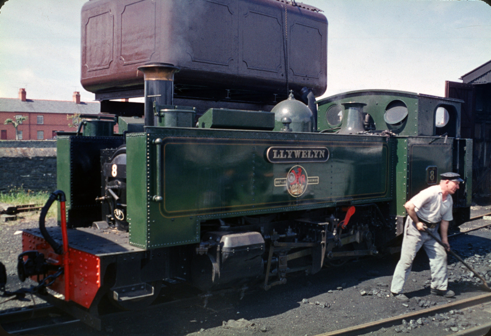 VoR No 8 Llywelyn on shed