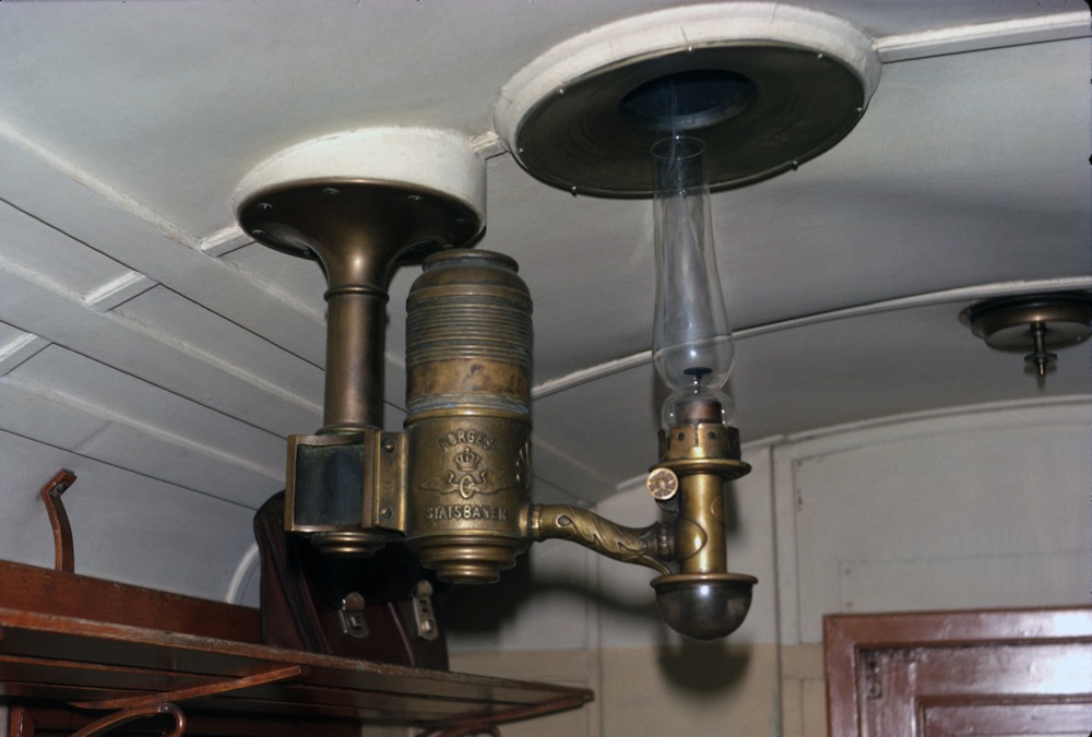 Coach lamp