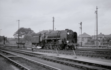 9F 92239 arrives at Feltham light