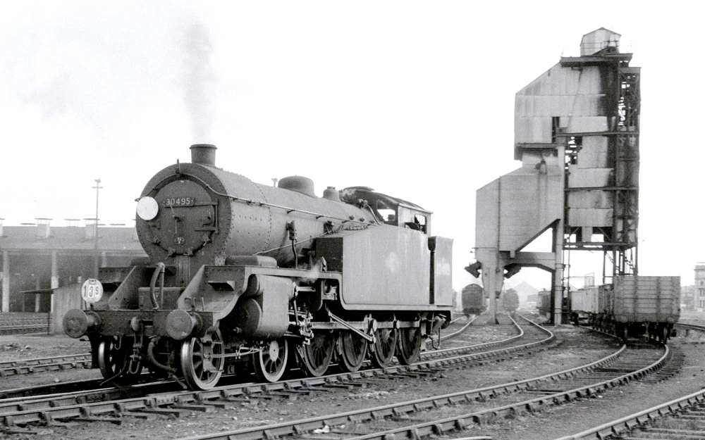 G16 30495 at Feltham