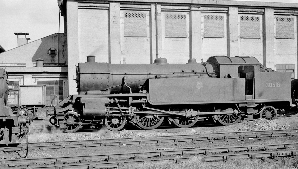 H16 30518 at Feltham 28 March 1959
