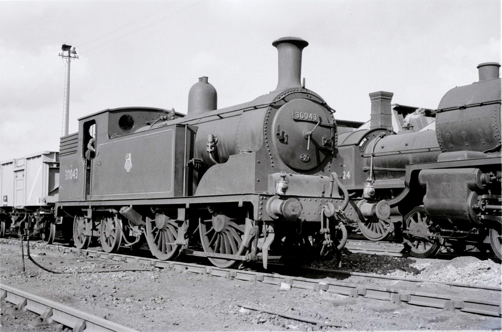 M7 30043 at Feltham