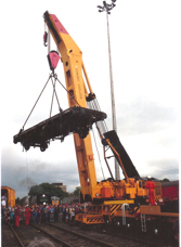 Cowans Sheldon lifting demo at Woking 150.jpg