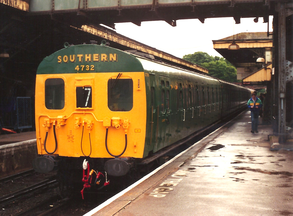 EPB No 4732 on Woking 150 shuttle